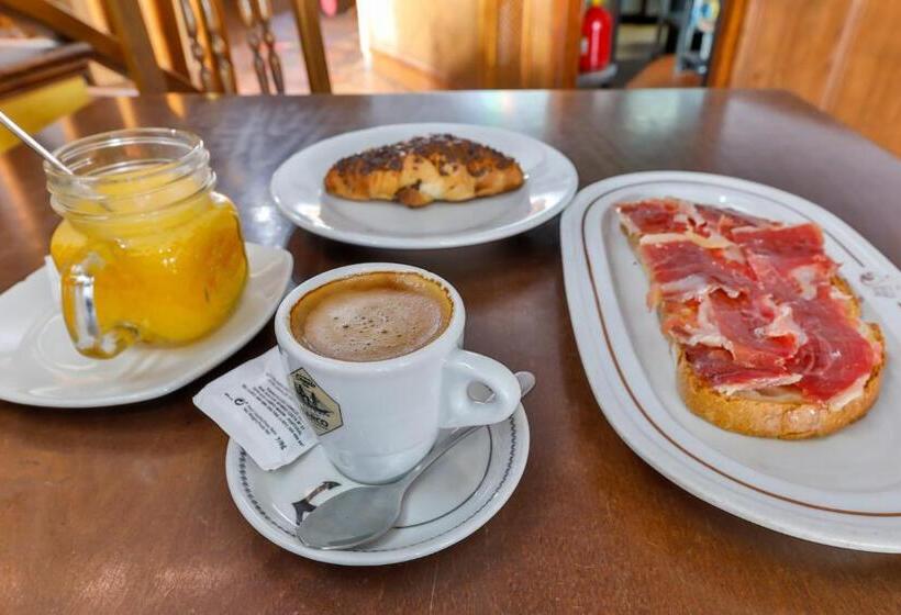 ホテル Hostal Alfonso Xi