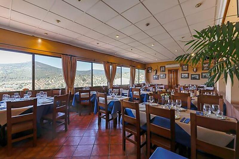 ホテル Hostal Alfonso Xi