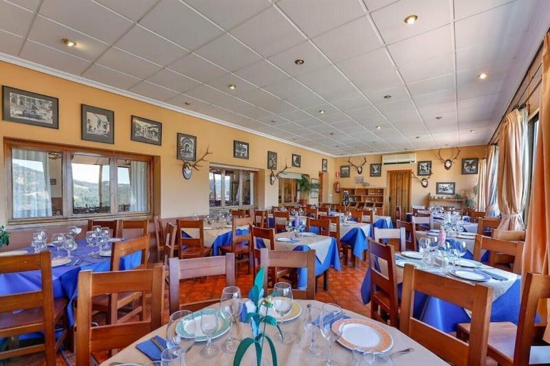 ホテル Hostal Alfonso Xi