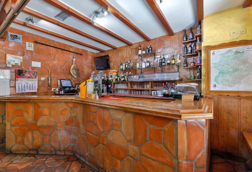 ホテル Hostal Alfonso Xi