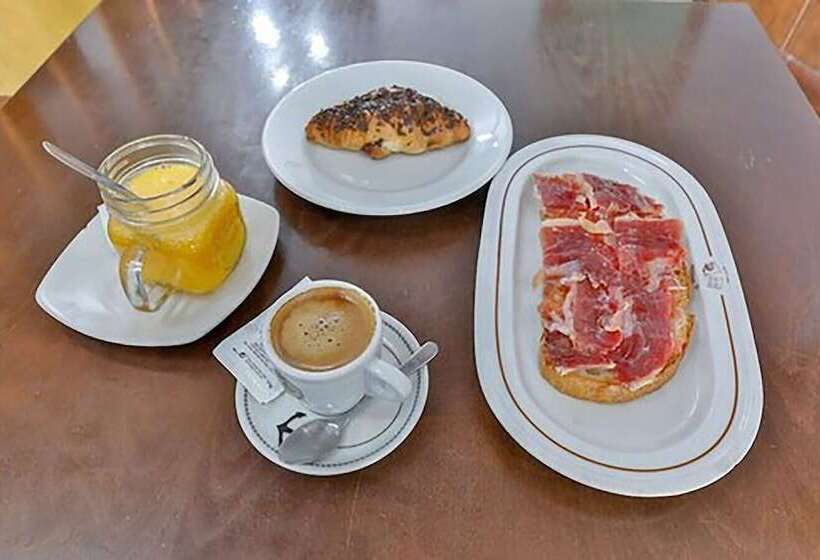 ホテル Hostal Alfonso Xi