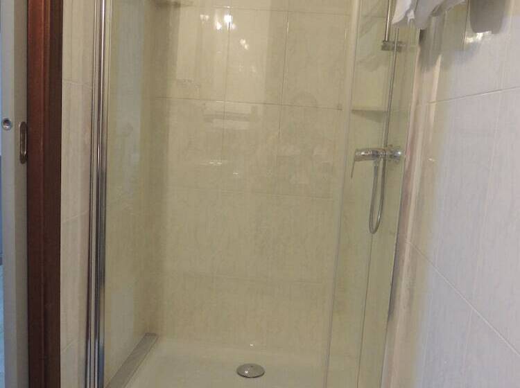 هتل Hostal Can Massot