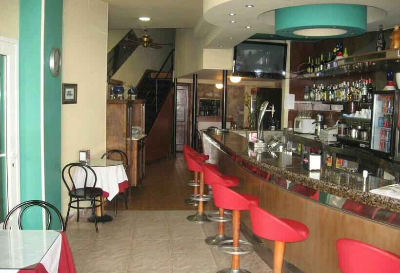 هتل Hostal Casais