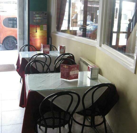 هتل Hostal Casais