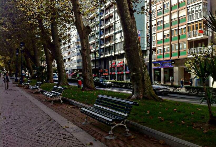 فندق Hostal Del Carmen