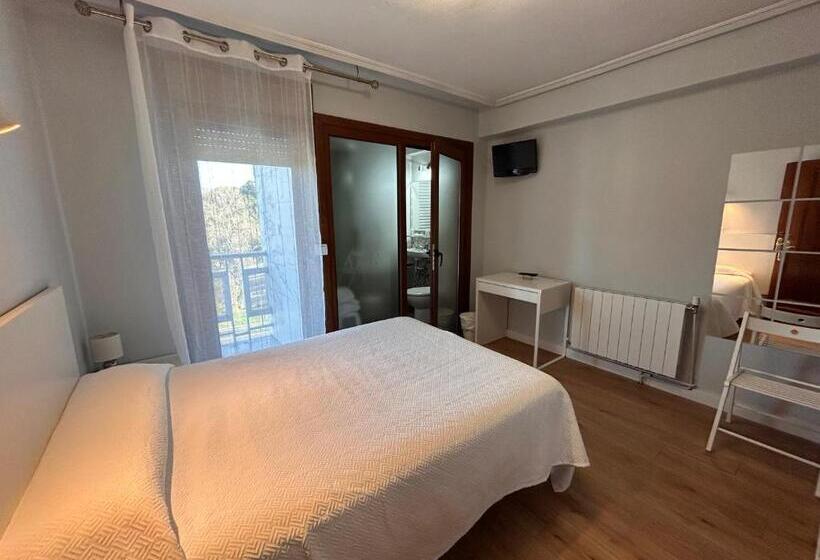 هتل Hostal El Carro