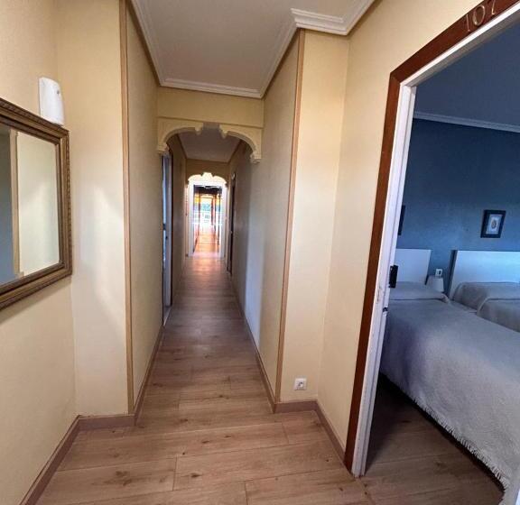 هتل Hostal El Carro