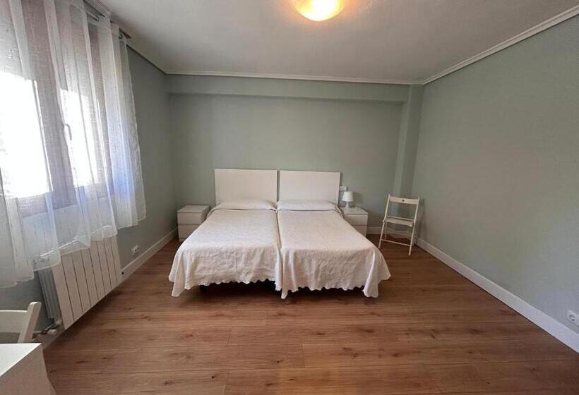 هتل Hostal El Carro