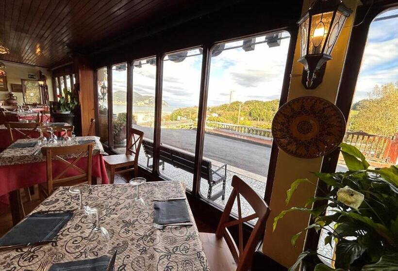 هتل Hostal El Carro