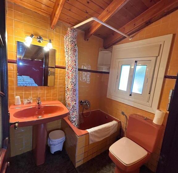 هتل Hostal El Carro