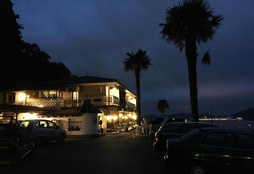 هتل Hostal El Carro