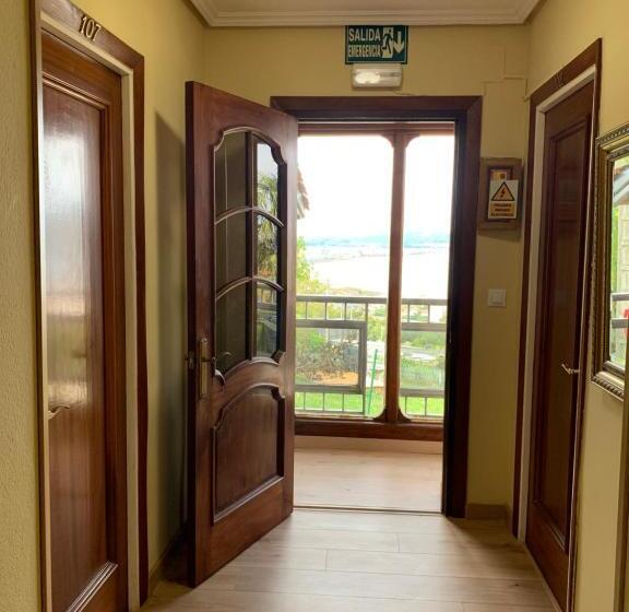 هتل Hostal El Carro