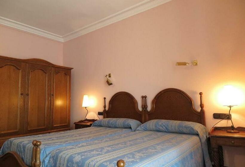 هتل Hostal Esmeralda