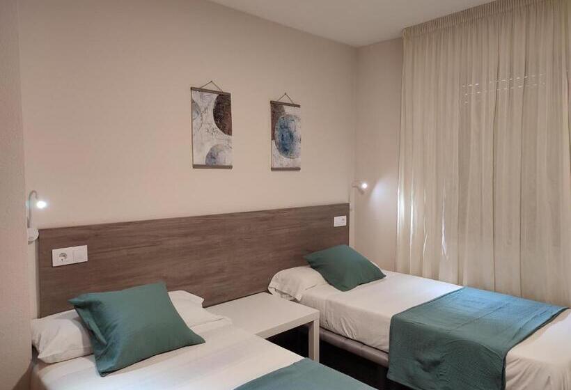 Отель Hostal Garamar