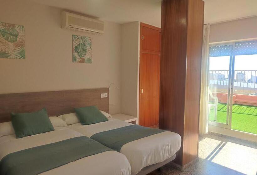 Отель Hostal Garamar