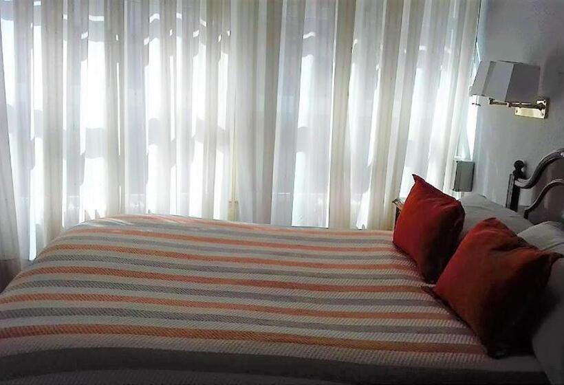 هتل Hostal Hispano