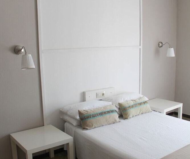 ホテル Hostal Horta Rosell