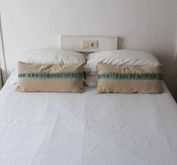 ホテル Hostal Horta Rosell