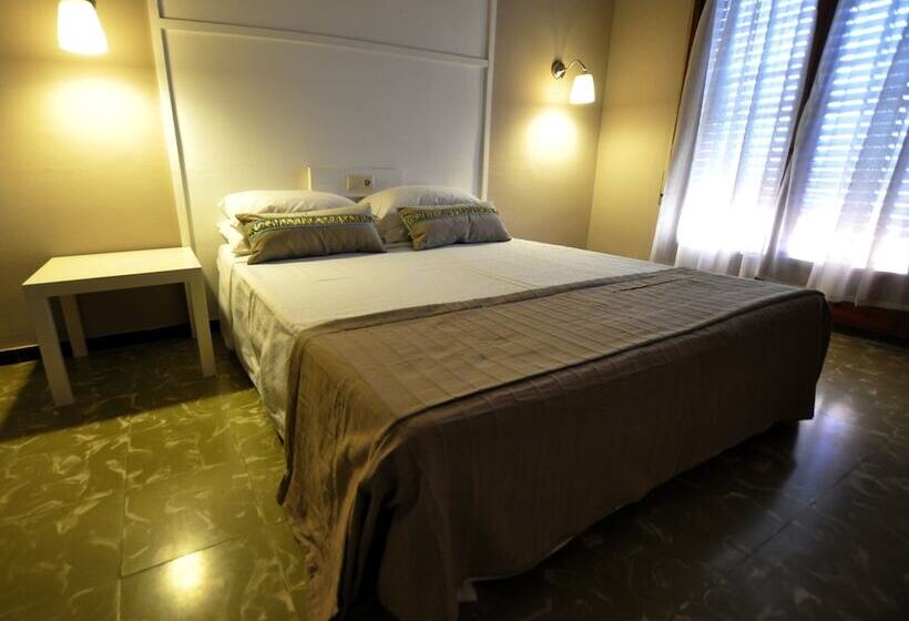 ホテル Hostal Horta Rosell