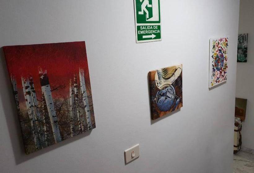 هتل Hostal La Paz