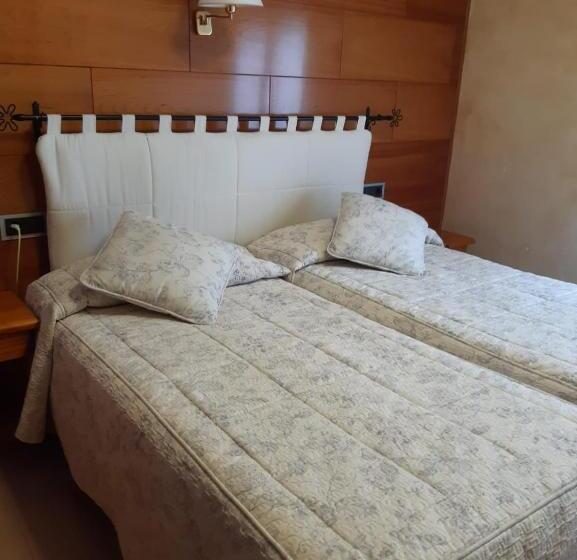 هتل Hostal La Placeta