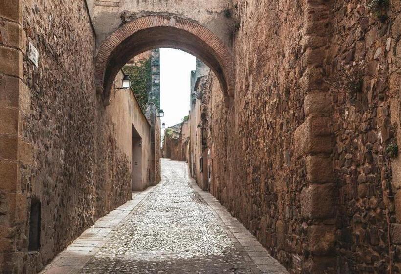 هتل Hostal La Rosa