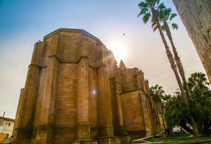 هتل Hostal La Rosa