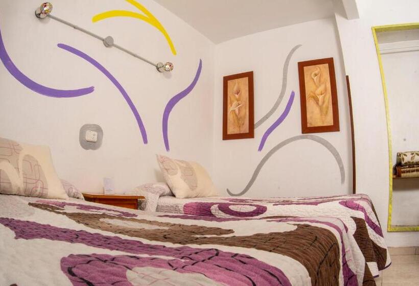 هتل Hostal La Rosa
