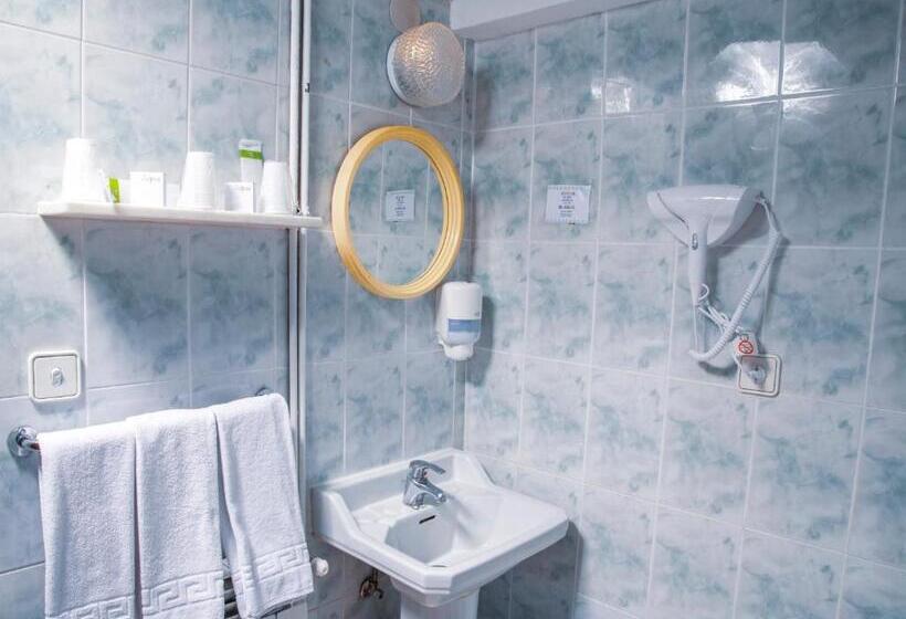 هتل Hostal La Rosa