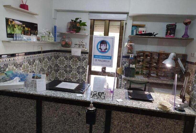 هتل Hostal La Rosa