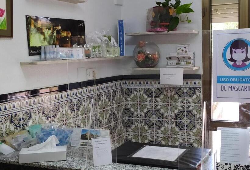 هتل Hostal La Rosa