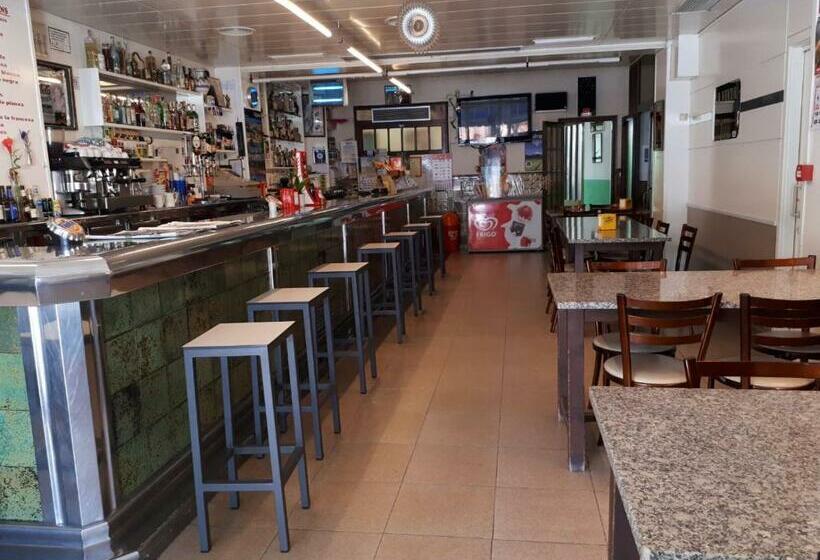 호텔 Hostal La Vinya