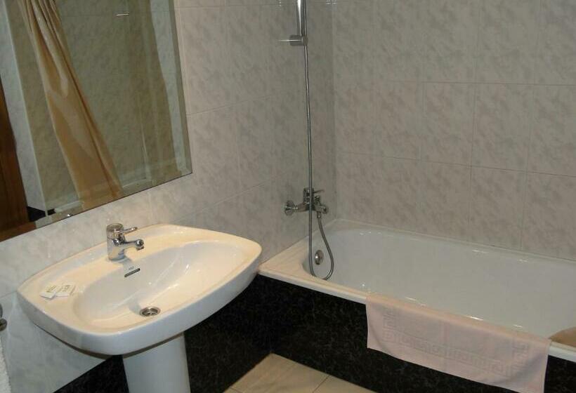 هتل Hostal La Vinya
