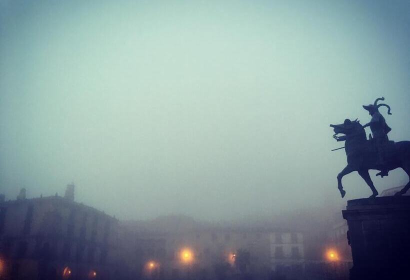 ホテル Hostal León