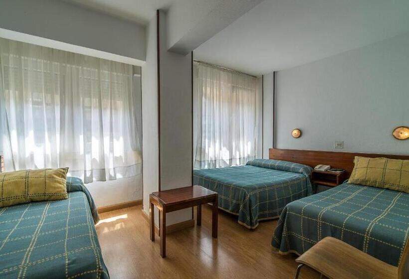 هتل Hostal Liebana