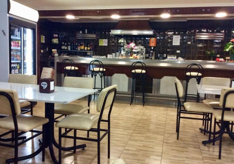 ホテル Hostal Louro