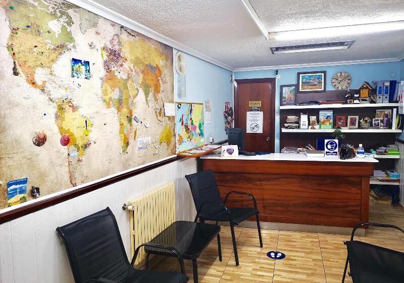 ホテル Hostal Louro