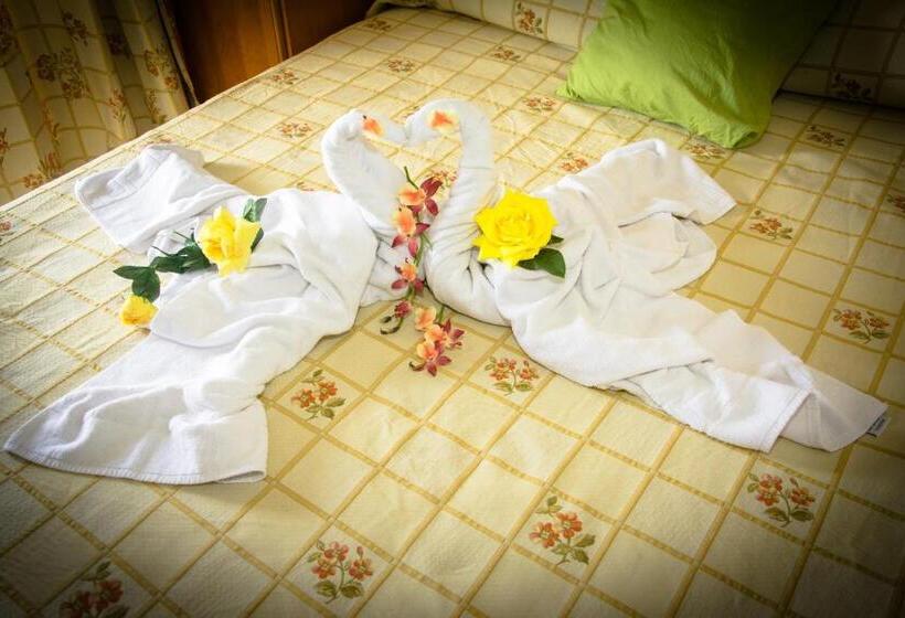 فندق Hostal Malia