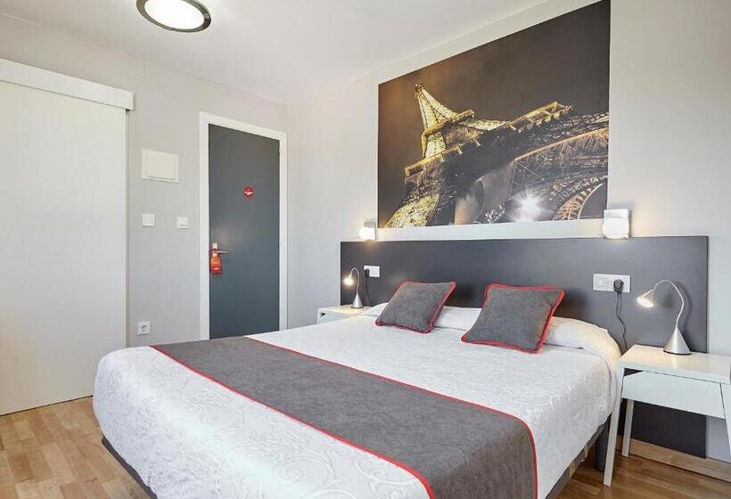 هتل Hostal Mas Ferrer