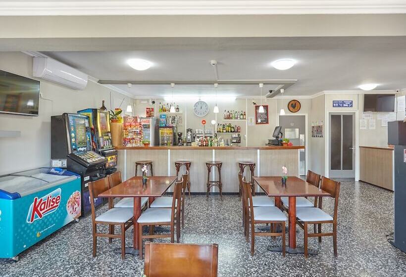 هتل Hostal Mas Ferrer