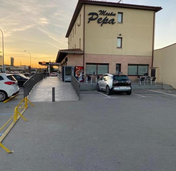 فندق Hostal Meson Pepa
