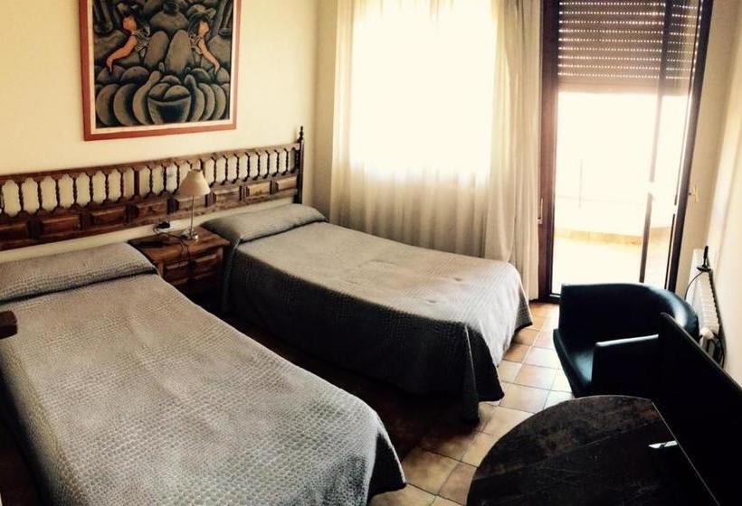 هتل Hostal Mimosa