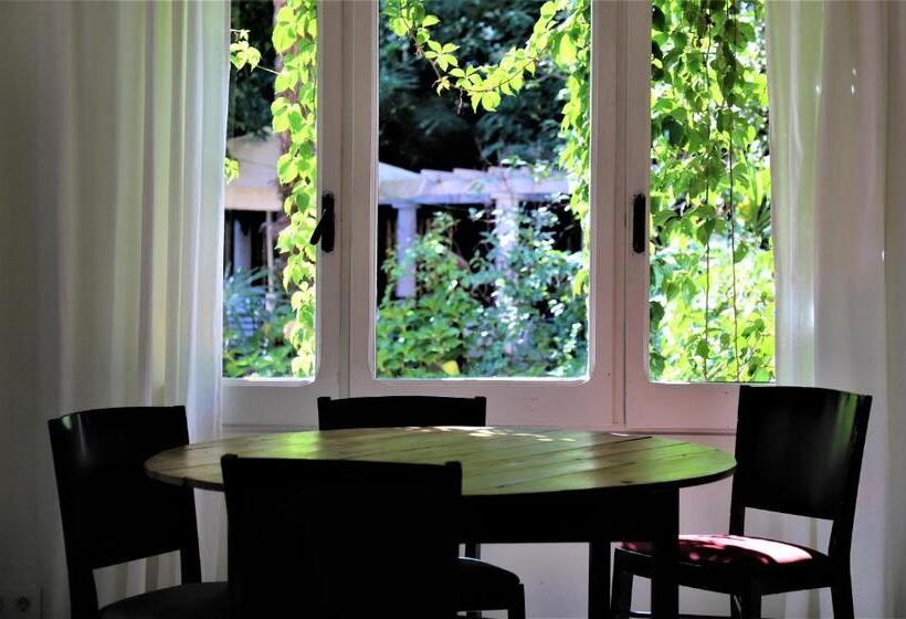 ホテル Hostal Montsoliu