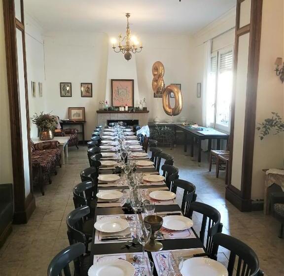 ホテル Hostal Montsoliu