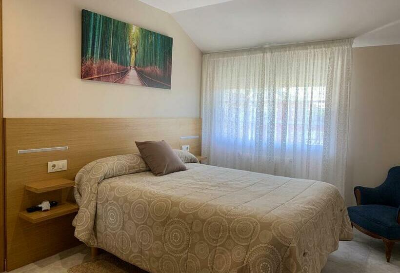 هتل Hostal O Cruceiro