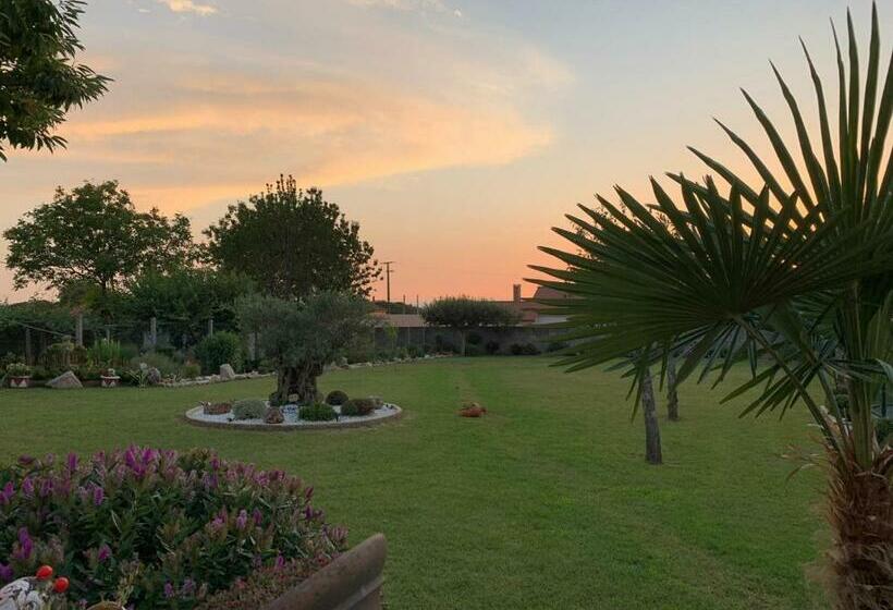 هتل Hostal O Cruceiro