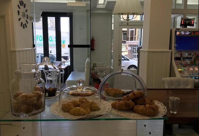 هتل Hostal Pension Panchito