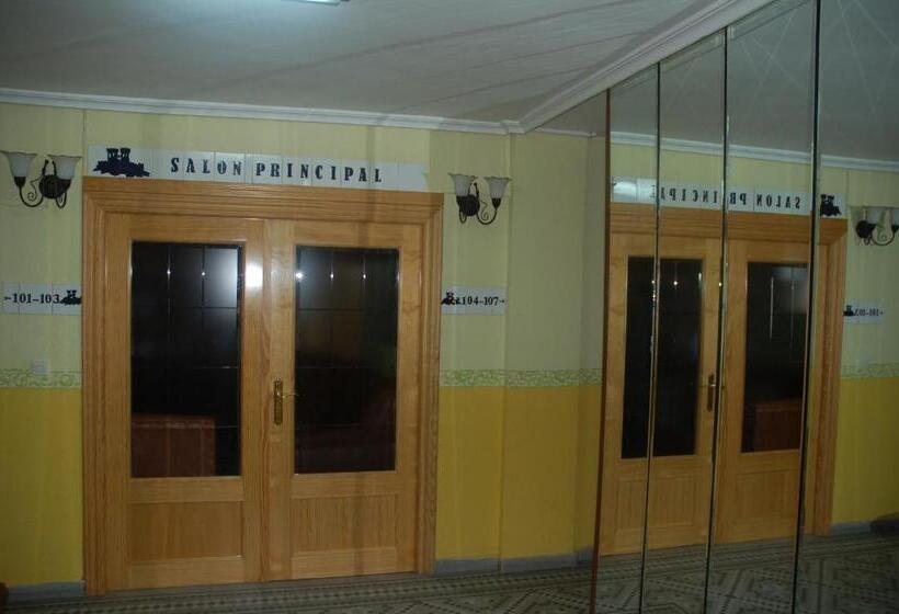 هتل Hostal Residencia Castilla