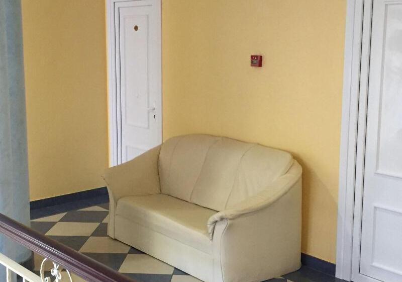 ホテル Hostal Restaurante La Nina