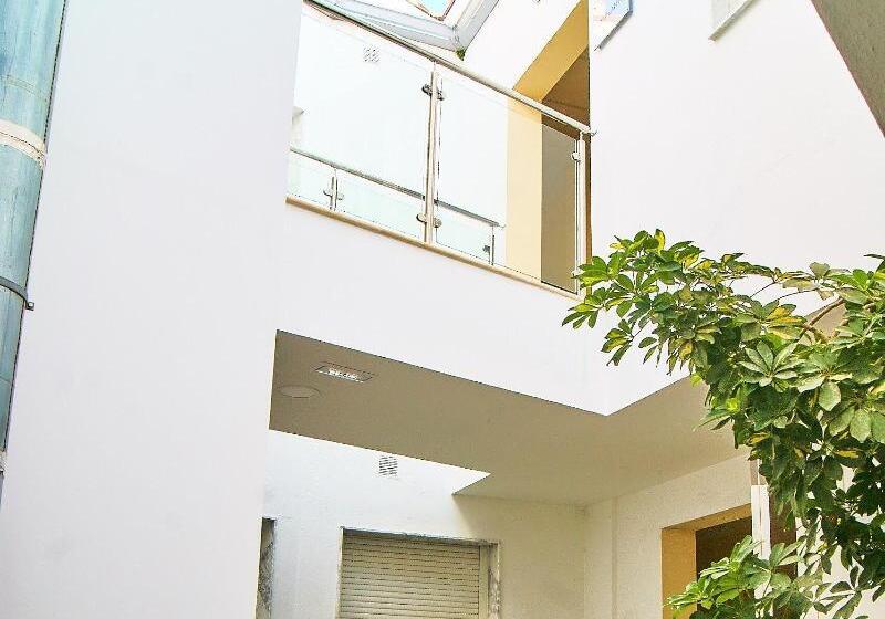 ホテル Hostal Restaurante La Nina